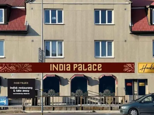 Indiska restauranger Karlstad: India Palace, en indisk restaurang och take away, med en Hookah Café bredvid.