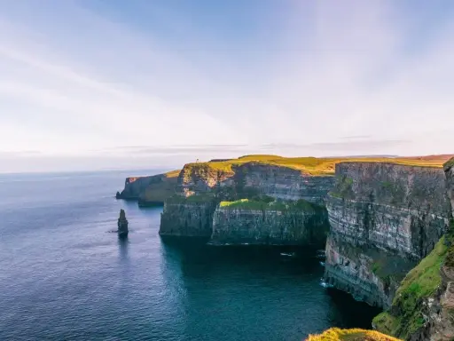 Scogliere di Moher, un must per chi cerca cosa vedere in Irlanda partendo da Dublino. Maestose scogliere a picco sull'Atlantico.