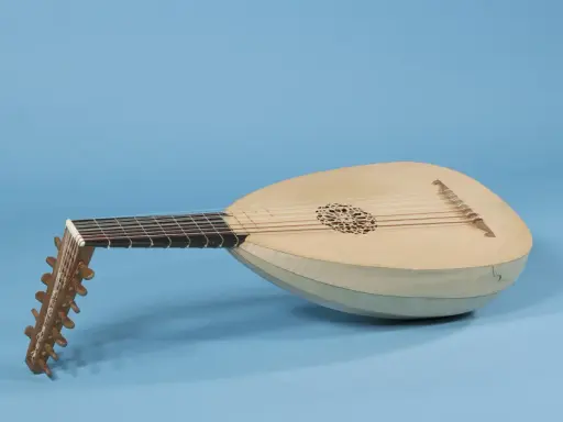 Un bel instrument de musique ancien, un luth, avec sa caisse de résonance bombée et son manche orné de chevilles.