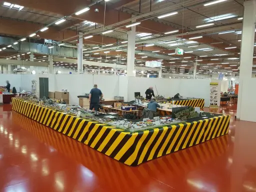 Modellbau-Fans bestaunen detailreiche Dioramen auf den Lipper Modellbautagen.