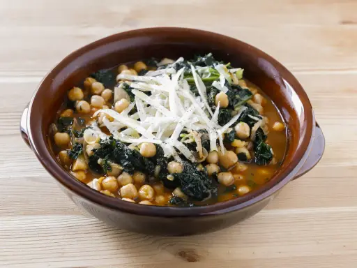 Minestra Cavolo Nero e Ceci: Ricetta Tradizionale Facile e Veloce