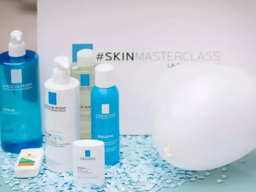 Produits La Roche-Posay, dont Lipikar et Serozinc, présentés lors d'un événement #SkinMasterclass. Avis dermatologue sur ces soins.