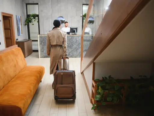 Jak liczyć noclegi w hotelu? Uniknij ukrytych kosztów!