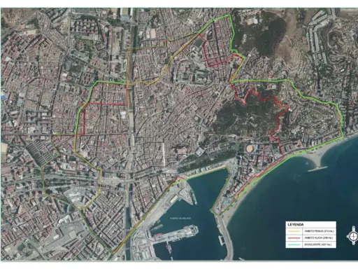 Mapa aéreo de Málaga con contornos de la zona de bajas emisiones. Se distinguen tres ámbitos: PEMUS (amarillo), Alicia (rojo) y envolvente (verde).