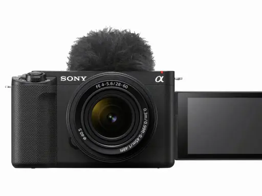 Czarny aparat Sony Alpha z obiektywem i futrzanym mikrofonem. Idealny do vlogowania, model zve1.