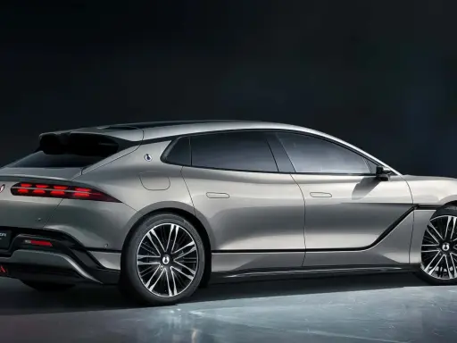 Denza Z9 GT, un'auto elettrica di lusso. Scopri quanto costa questo gioiello di design.