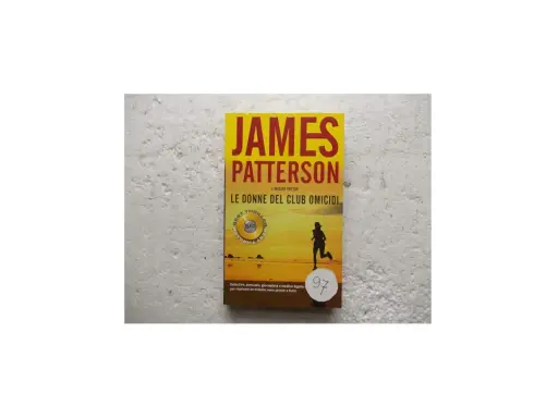 Copertina del libro "Le donne del club omicidi" di James Patterson. Una donna corre al tramonto sulla spiaggia.