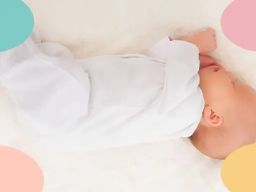 Bebé durmiendo plácidamente. Un momento de paz que marca cuando empiezan a dormir más los bebés.