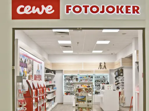 Sklep FOTOJOKER z wywołaniem zdjęć i sprzętem fotograficznym.