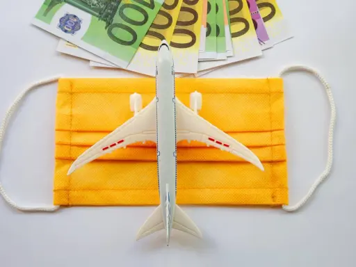 Samolot, maska i euro. Zastanawiasz się, jak odwołać lot Ryanair?