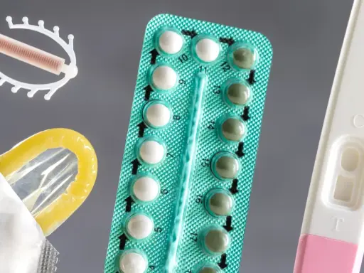 Dispositivos de control de natalidad: DIU, condón, pastillas anticonceptivas y prueba de embarazo. Aprende como se toman las pastillas anticonceptivas.