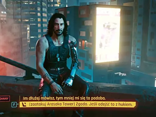 Johnny Silverhand na dachu, rozważający cyberpunk zakończenia. Miasto nocą, neonowe światła.