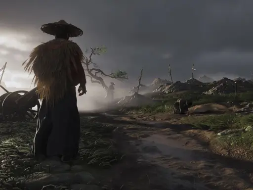 Samuraj w słomkowym kapeluszu stoi na poboczu drogi, obserwując pole bitwy z gry Ghost of Tsushima.