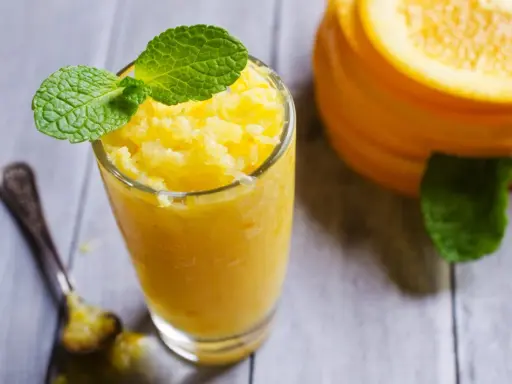 Orzeźwiająca pomarańczowa granita, idealna na upalne dni. Ten prosty granita przepis to gwarancja smaku.