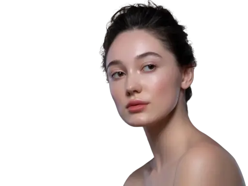 Visage lumineux et lisse, résultat d'un soin pro power peel. Peau éclatante, prête à rayonner.