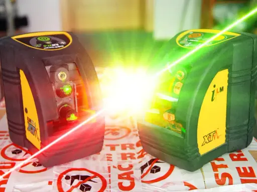 Poziomica laserowa: Zielona czy czerwona? Która lepsza dla Ciebie?