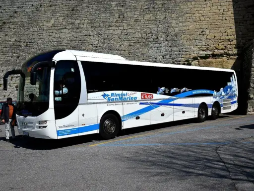 Autobus Rimini San Marino, ideale per un viaggio da Cattolica a Riccione.