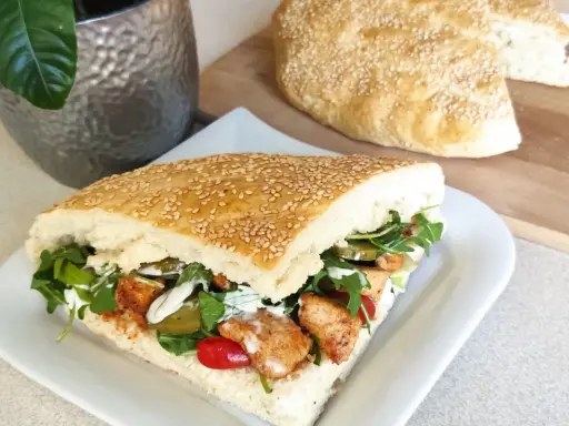 Nie tylko bułka! Co zrobić z mięsa kebab? Pomysły i przepisy