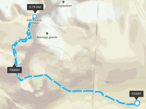 Karta över en vandringsled till Kebnekaise, 2098m. Leden är markerad med blå prickar från START till FINISH.