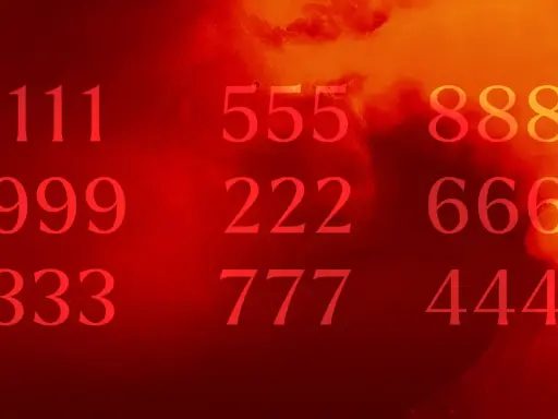 Czerwone liczby 111, 999, 333, 555, 222, 777, 888, 666, 444 na tle ognistych barw. Rusina Molly tekst.