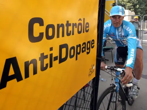 Erik Zabel heute vor der Anti-Doping-Kontrolle beim Tour de France.