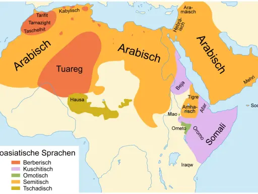 Karte zeigt Verbreitung afroasiatischer Sprachen. Arabisch und Hebräisch sind semitische Sprachen, die hier dargestellt sind.