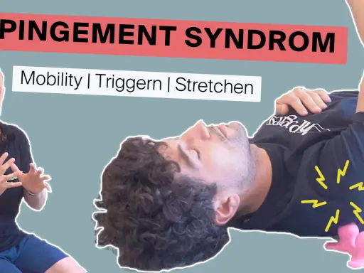 Mann mit Impingement-Syndrom in ungünstiger Schlafposition. Ein Trainer erklärt Mobilität und Triggerpunkte.