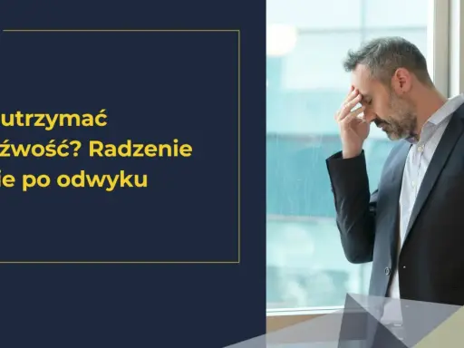 Mężczyzna z ręką na czole, symbolizujący trudności w utrzymaniu trzeźwości po terapii alkoholowej.