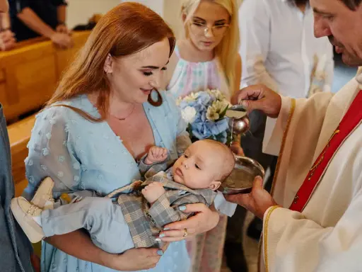 Ile kosztuje fotograf na chrzest? Ceny, pakiety, na co uważać?