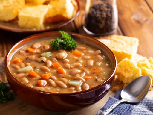 Minestra di Fagioli in Scatola: Ricetta Veloce e Gustosa (Pronta in 30 Min)