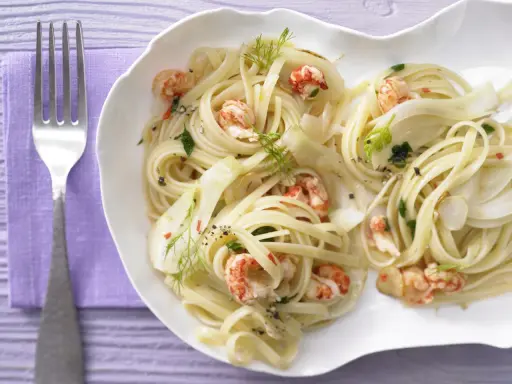 Pasta mit Flusskrebsen und Fenchel. Ein köstliches Gericht, um Flusskrebse zu essen.