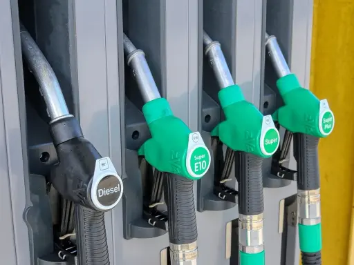 Ropa to diesel, nie benzyna! Uniknij pomyłki na stacji