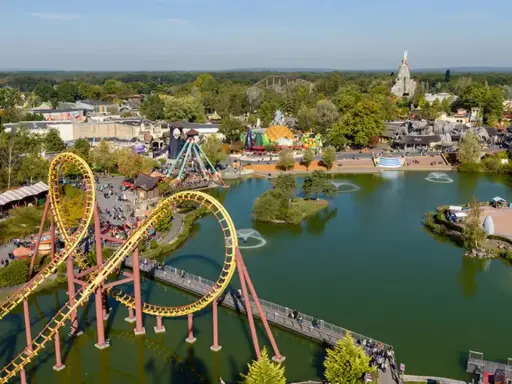Disneyland vs Astérix: ¿Qué parque de París elegir para tu viaje ideal?