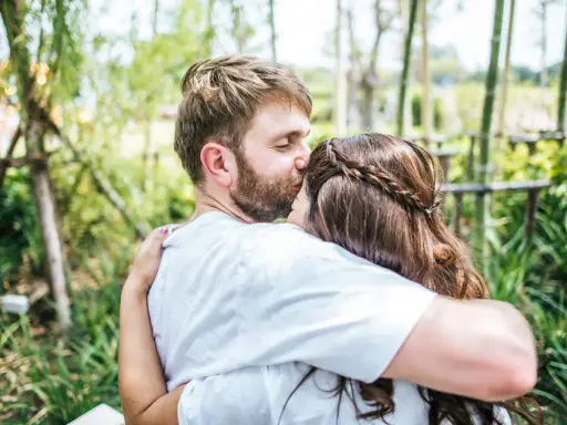 Kiedy facet pragnie kobietę? Zrozum jego psychikę i sygnały