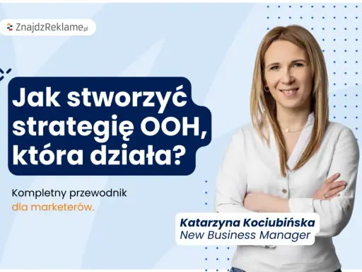 Kobieta prezentuje przewodnik "Jak stworzyć strategię OOH, która działa?". Reklama ooh dla marketerów.