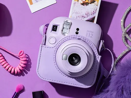 Aparat drukujący zdjęcia: Instax czy Polaroid? Wybierz idealny!