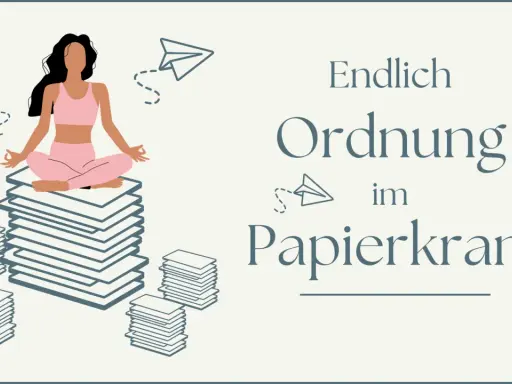 Frau meditiert auf Papierstapeln, um den Papierkram zu sortieren. Papierflugzeuge fliegen um sie herum.