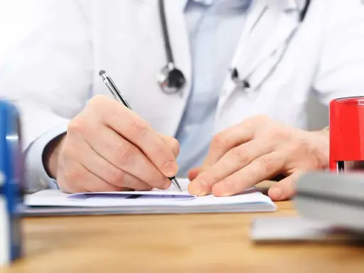 Ubezpieczenie zdrowotne po utracie pracy: 30 dni i co dalej?
