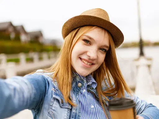 Twoja cyfrowa wizytówka: jak zrobić idealne zdjęcie profilowe na FB?