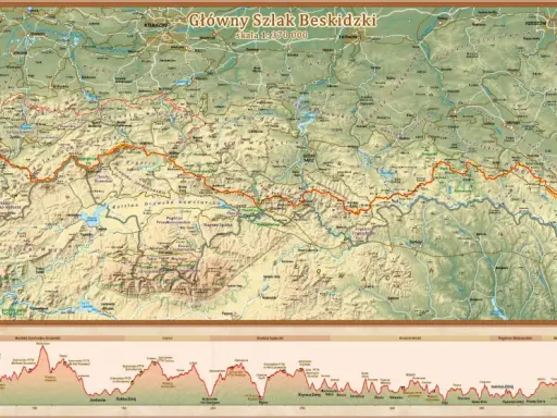 Mapa turystyczna z zaznaczonym czerwonym szlakiem beskidzkim, biegnącym przez góry od zachodu na wschód.