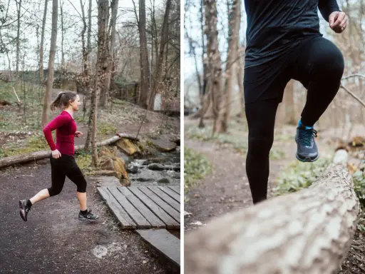 Frau und Mann joggen im Wald, trotz des Regens. Sie sind sportlich gekleidet und genießen die Natur.