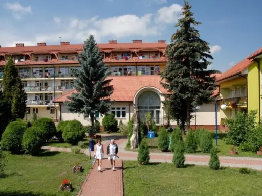Sanatorium Nida w Busku-Zdroju. Sprawdź cennik i zaplanuj wypoczynek w pięknym otoczeniu.