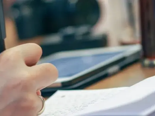 Grant OZE z BGK: Wniosek krok po kroku. Uniknij błędów, zdobądź środki!