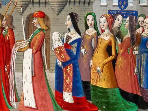 En procession från medeltiden år. En man med röd mössa bär en baby i en blå dräkt med gyllene liljor. Kvinnor i färggranna kläder följer.