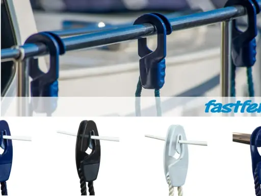 Schnelles Fender befestigen mit Fastfender-Clips. Mehrere Ansichten zeigen die einfache Handhabung und verschiedene Farben.