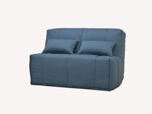 Canapé convertible bleu, deux coussins. Facile à transformer en lit, découvrez comment replier un bz pour gagner de la place.