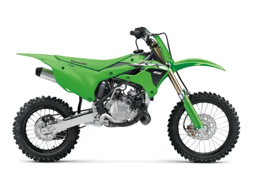 Zielony motocykl Kawasaki KX 85, gotowy do wyścigów. Zastanawiasz się, kawasaki kx 85 ile ma koni?