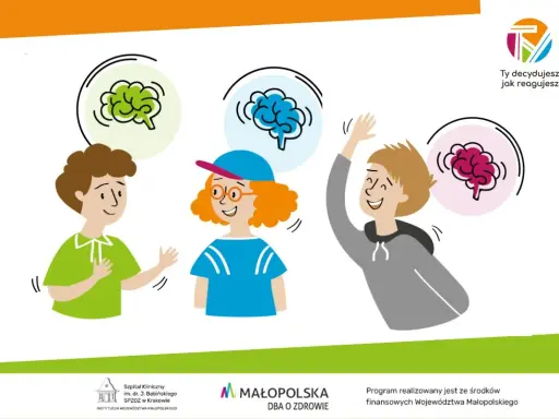 Trzech uśmiechniętych młodych ludzi, każdy z innym mózgiem nad głową, symbolizuje różnorodność neurotypową.