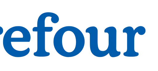 Logo Carrefour z niebieskim napisem i charakterystycznym symbolem strzałki w kolorach czerwonym i niebieskim.