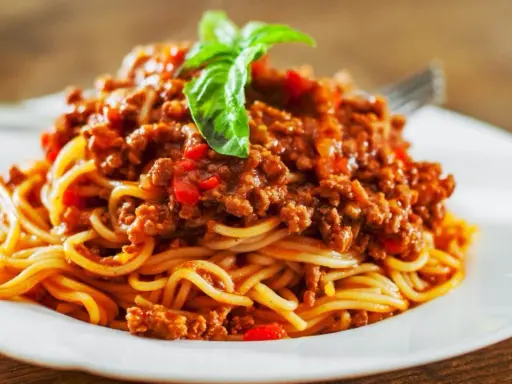 Spaghetti bolognese Pascala: Opanuj kultowy przepis mistrza!